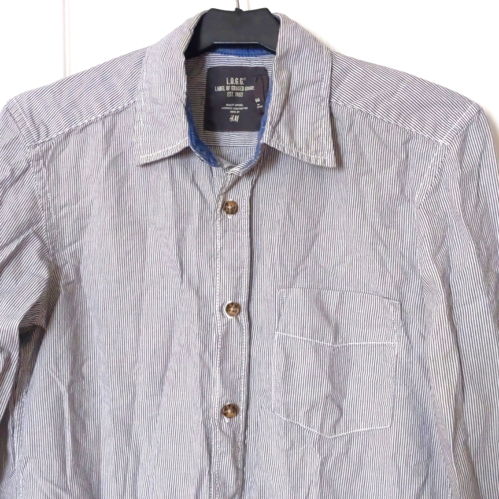 3/$30 H&M LOGG blue and white vertical stripe long sleeve mens shirt